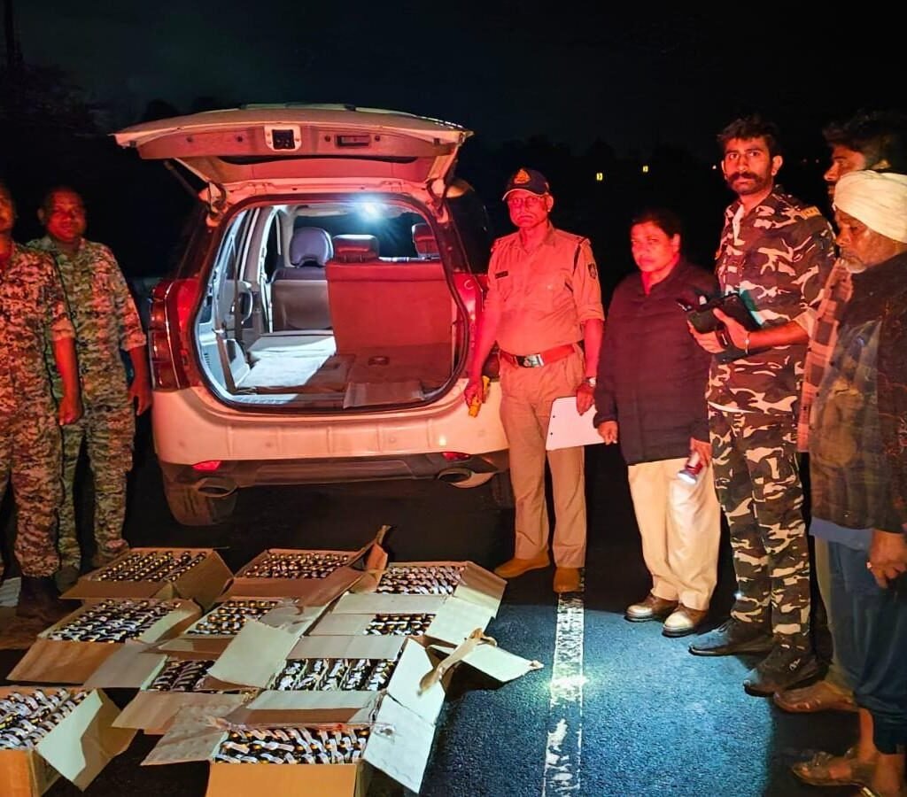 मंडला में आबकारी कार्रवाई के दौरान महुआ लाहन नष्ट करने का प्रतीकात्मक चित्र
